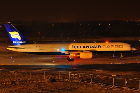 TF-FIH - 757-208 - Icelandair - LGG - 17-03-2010