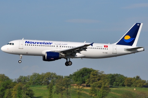 TS-INA - A320-214 - Nouvelair Tunisie - TLS - 29-04-2010