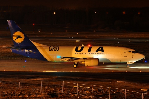 UR-FAA - 737-3Y0 - Ukraine International Airlines - LGG - 17-03-2010