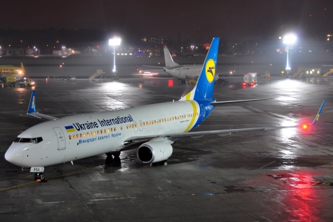 UR-PSA - 737-8HX(WL) - Ukraine International Airlines - SZG - 09-01-2010