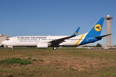 UR-PSC - 737-8HX(WL) - Ukraine International Airlines - CDG - 21-08-2010