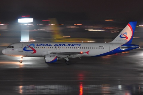 VP-BQY - A320-211 - Ural Airlines - SZG - 09-01-2010