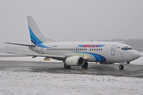 VP-BRQ - 737-528 - Yamal Airlines - SZG - 09-01-2010b