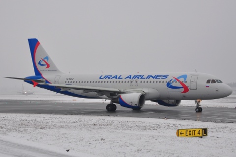VQ-BDM - A320-214 - Ural Airlines - SZG - 09-01-2010b
