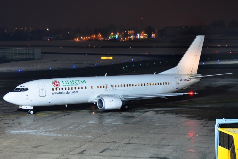VQ-BOB - 737-4D7 - Tatarstan Airlines - SZG - 09-01-2010b