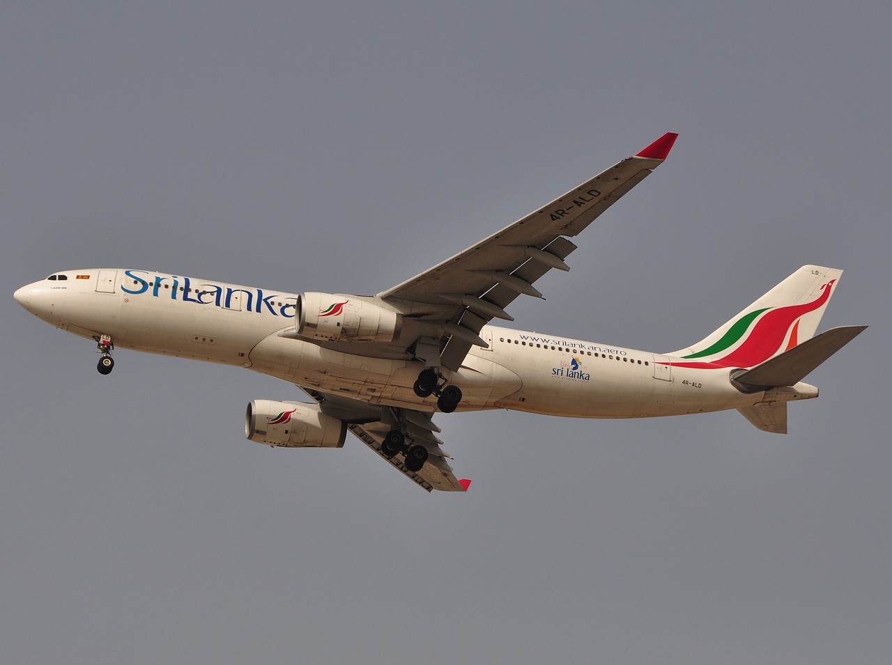 4R-ALD - A330-243 - SriLankan Airlines - DXB - 03-04-2011