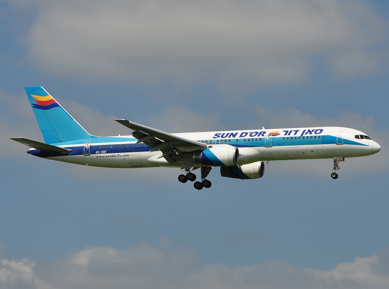 4X-EBT - 757-258 - Sun d'Or International Airlines - AMS - 04-07-2011