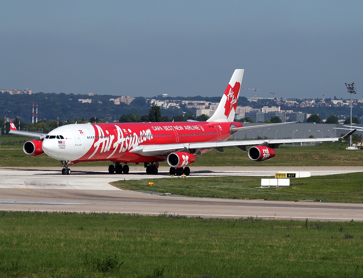 9M-XAB - A340-313E - AirAsia X - ORY - 26-06-2011b