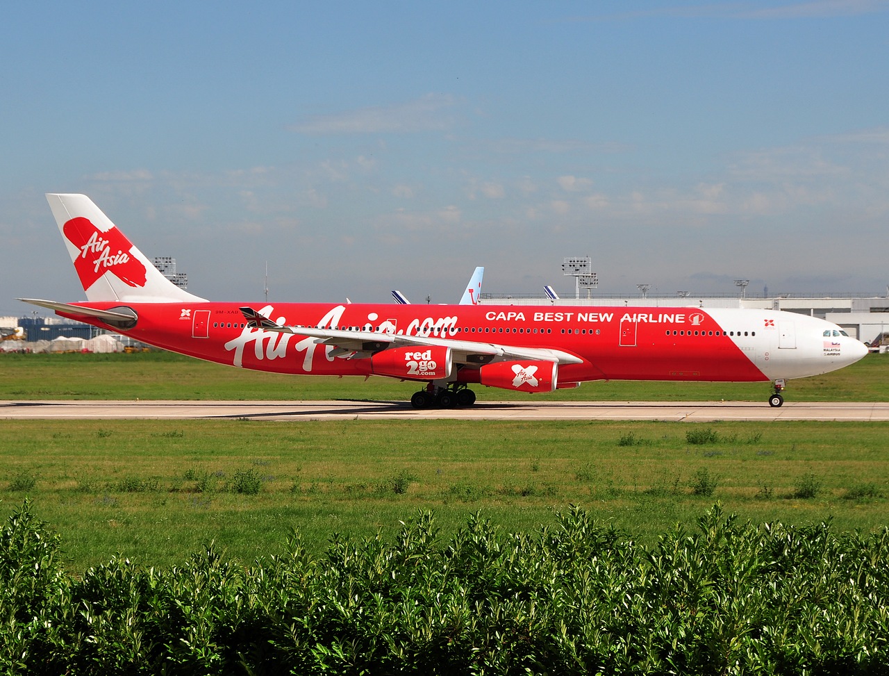 9M-XAB - A340-313E - AirAsia X - ORY - 26-06-2011c