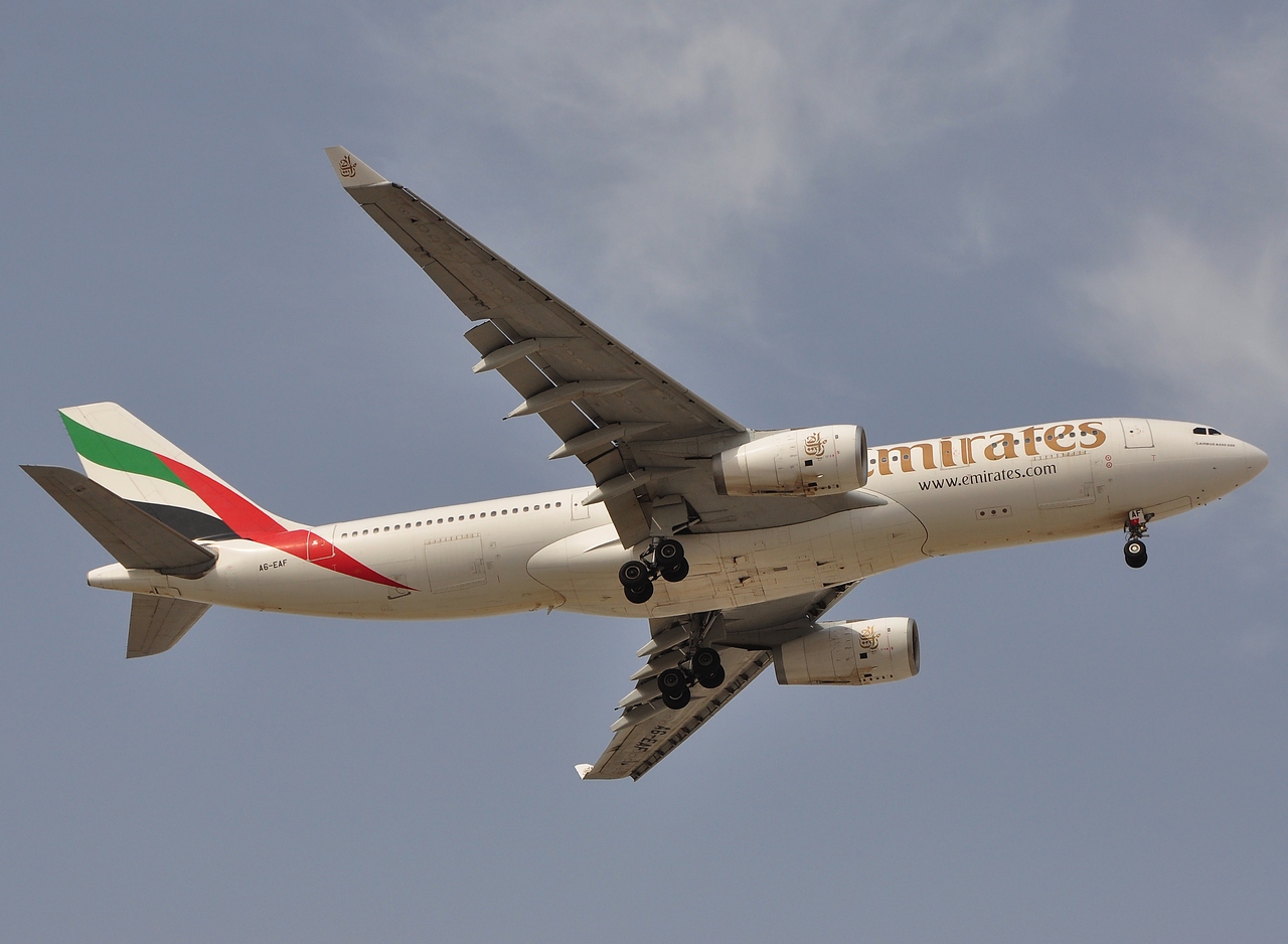 A6-EAF - A330-243 - Emirates - DXB - 07-04-2011