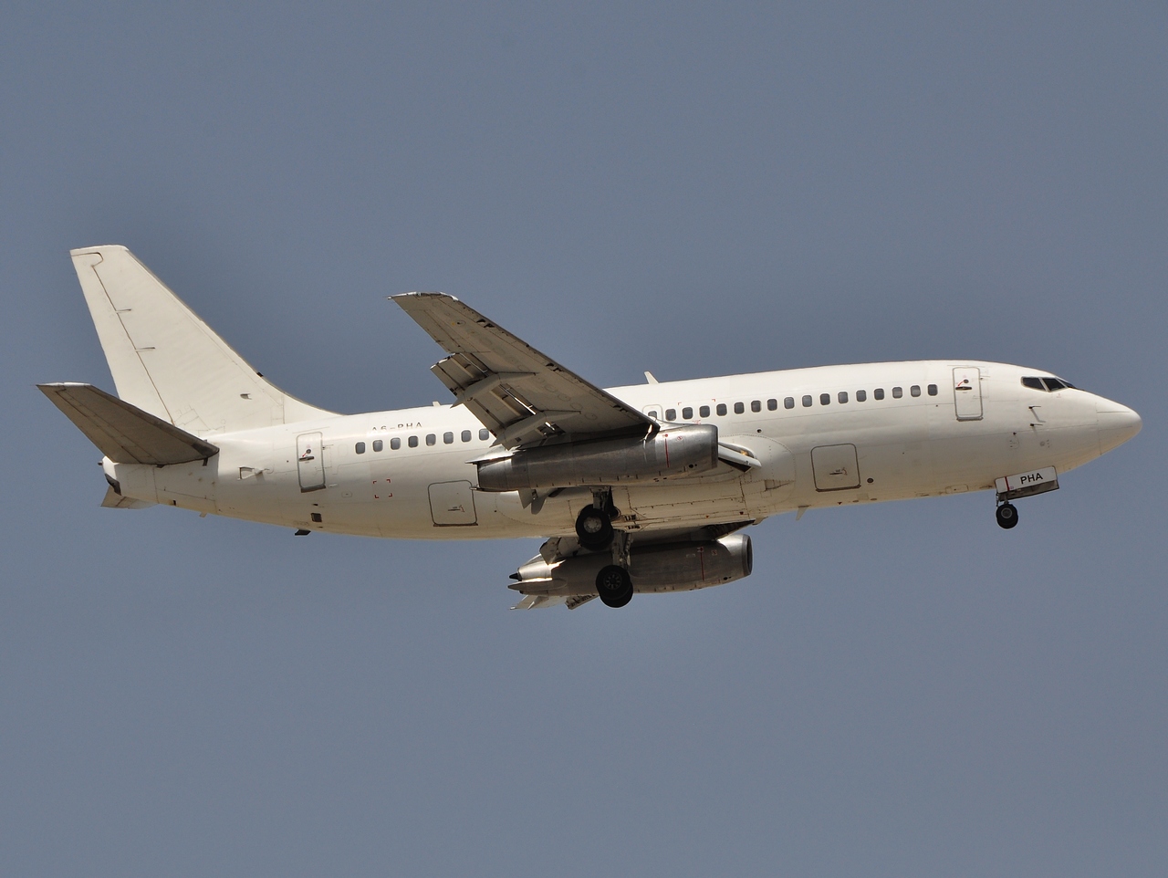 A6-PHA - 737-2T4 - AVE - DXB - 08-04-2011