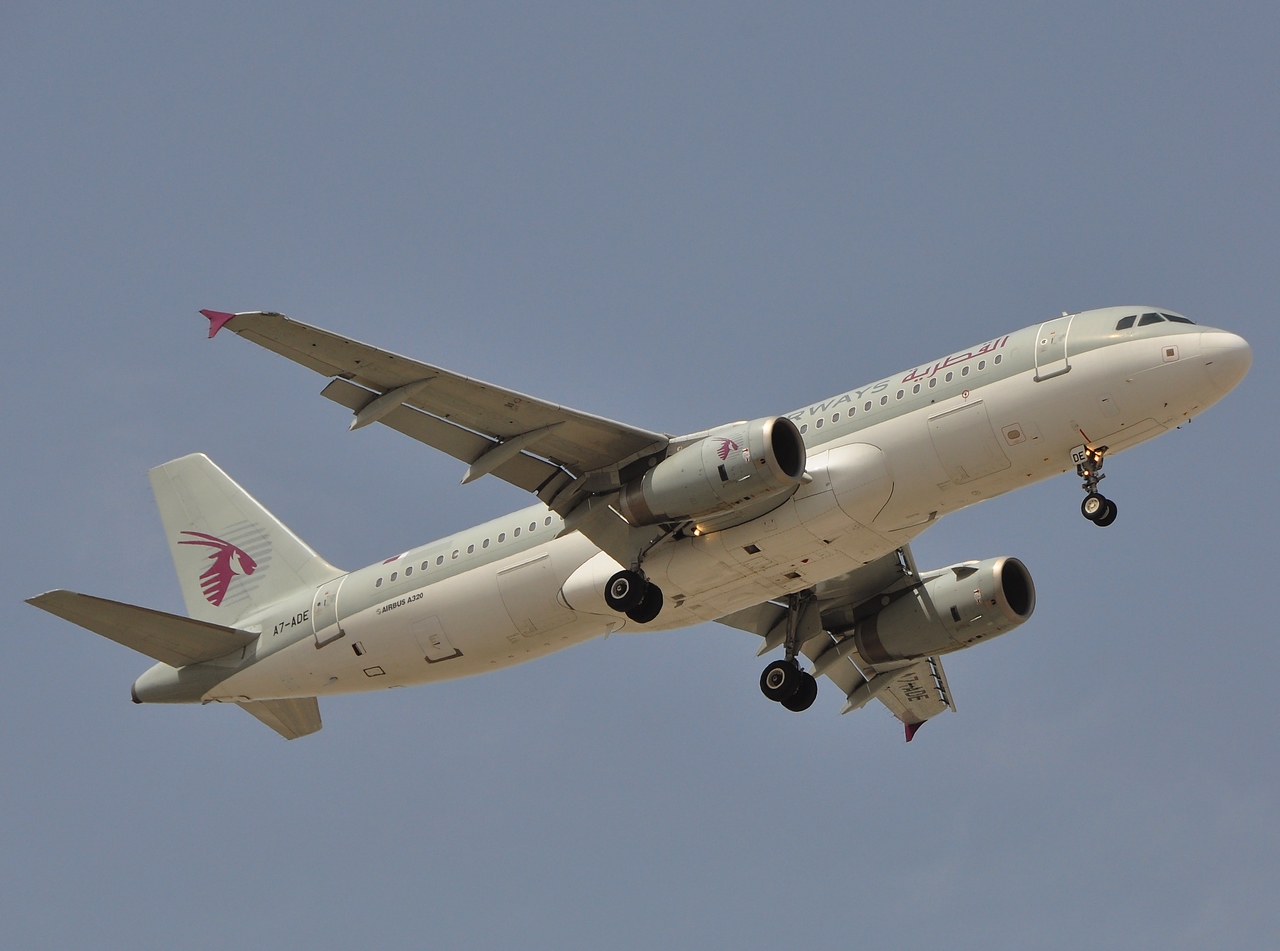A7-ADE - A320-232 - Qatar Airways - DXB - 07-04-2011