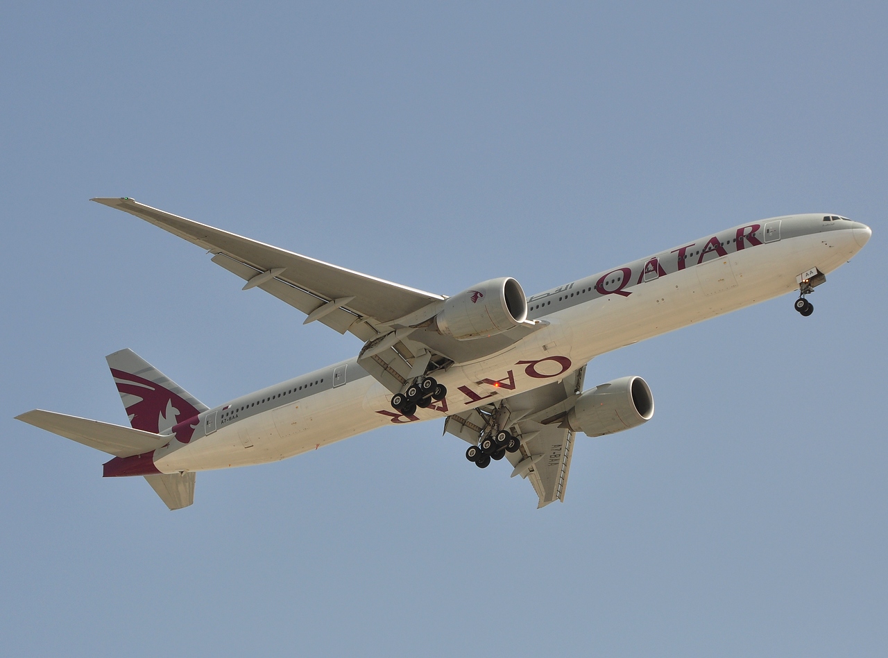 A7-BAA - 777-3DZ(ER) - Qatar Airways - DXB - 08-04-2011