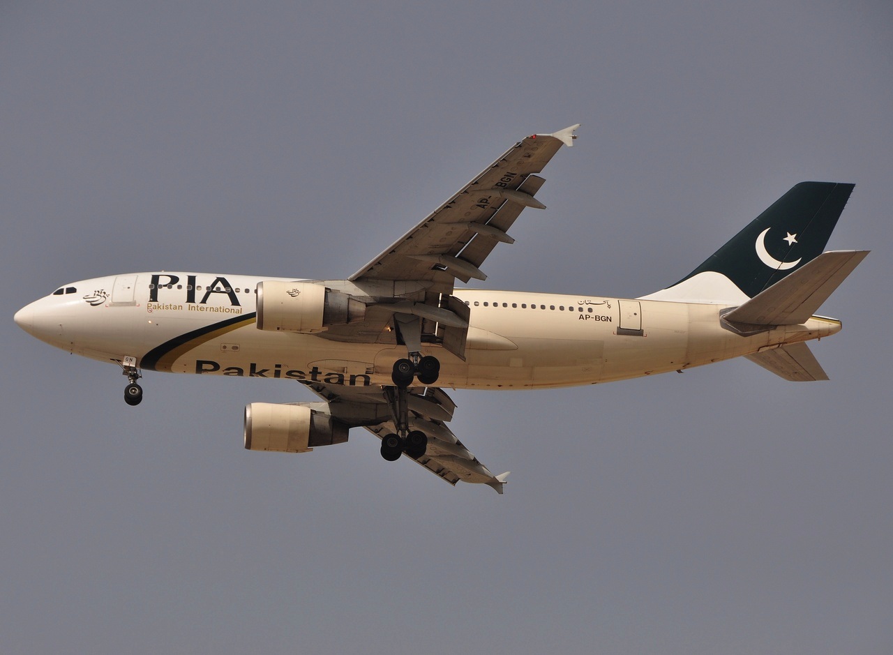 AP-BGN - A310-324 - PIA Pakistan International Airlines - DXB - 03-04-2011