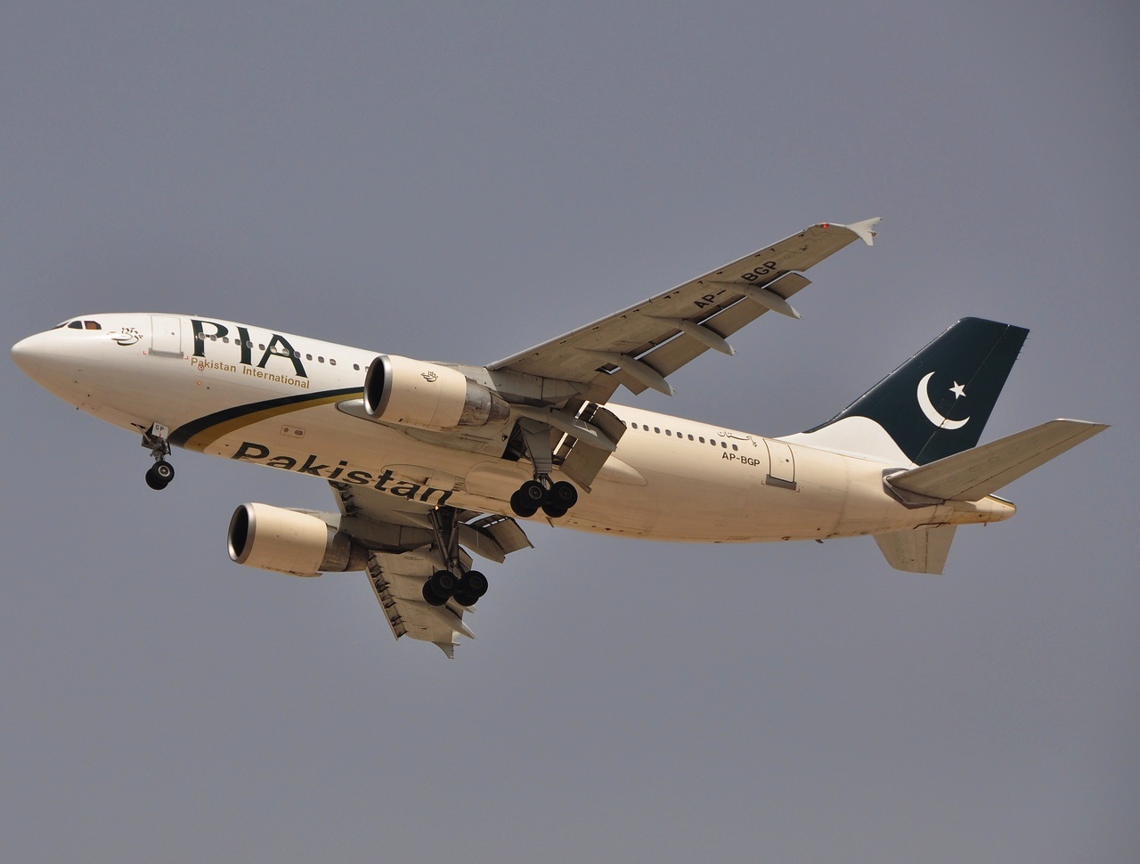 AP-BGP - A310-324 - PIA Pakistan International Airlines - DXB - 03-04-2011