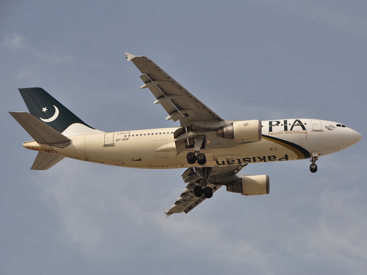 AP-BGP - A310-324 - PIA Pakistan International Airlines - DXB - 07-04-2011