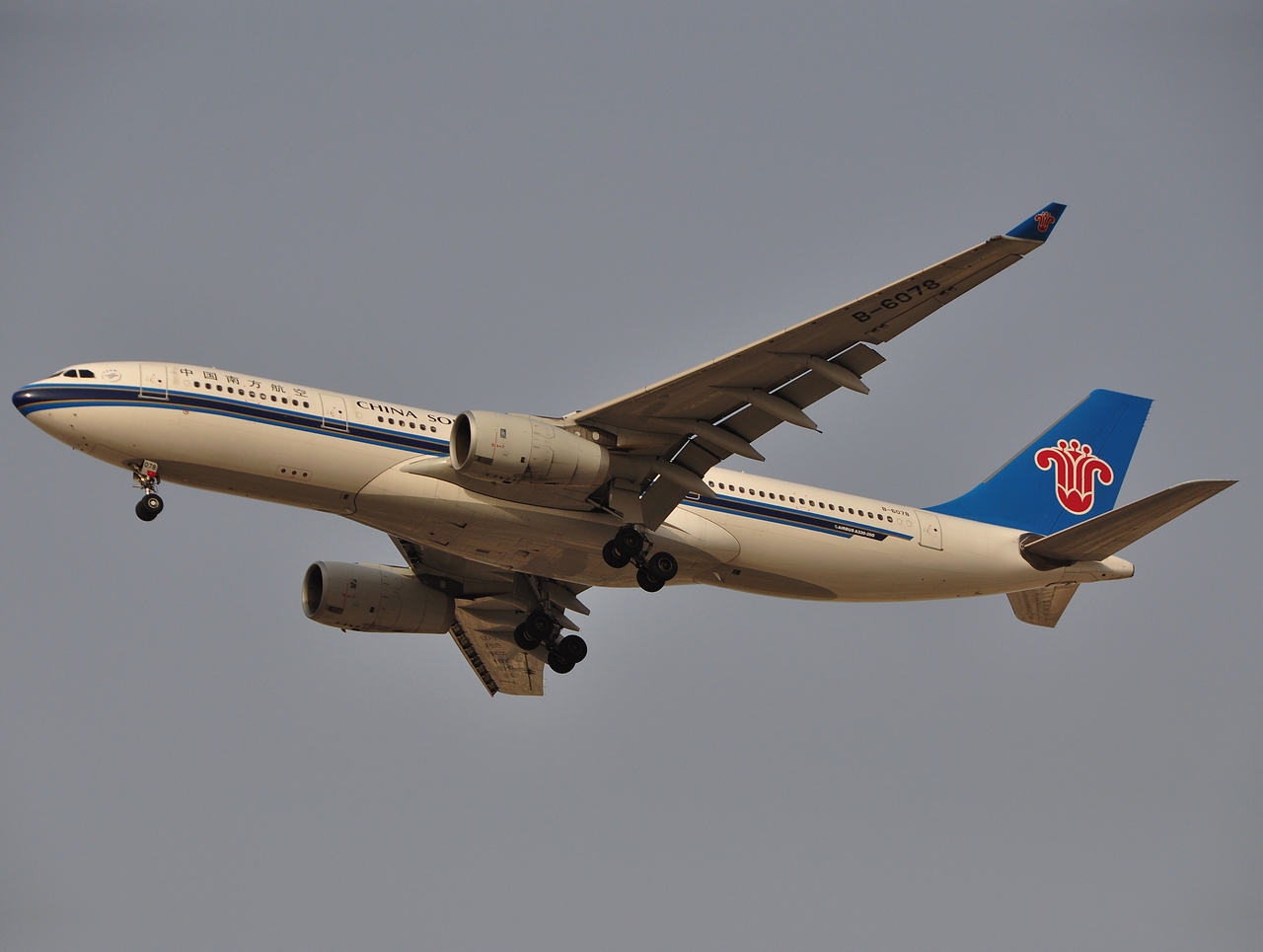 B-6078 - A330-243 - China Southern Airlines - DXB - 03-04-2011