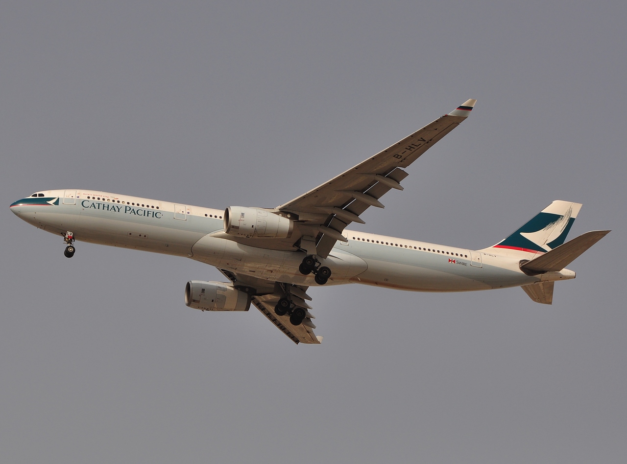 B-HLV - A330-343 - Cathay Pacific Airways - DXB - 03-04-2011