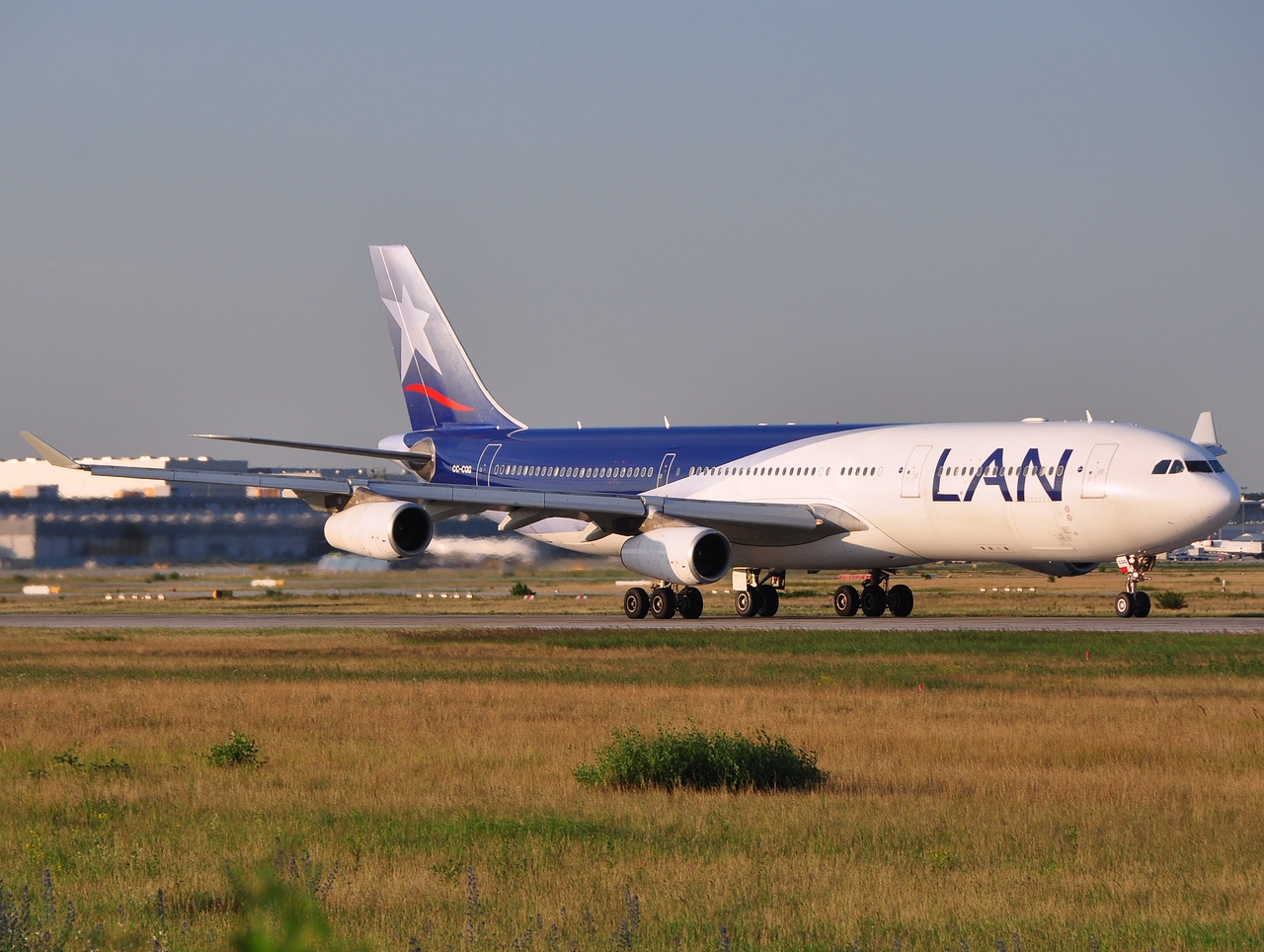 CC-CQG - A340-313 - LAN Airlines - FRA - 27-06-2011
