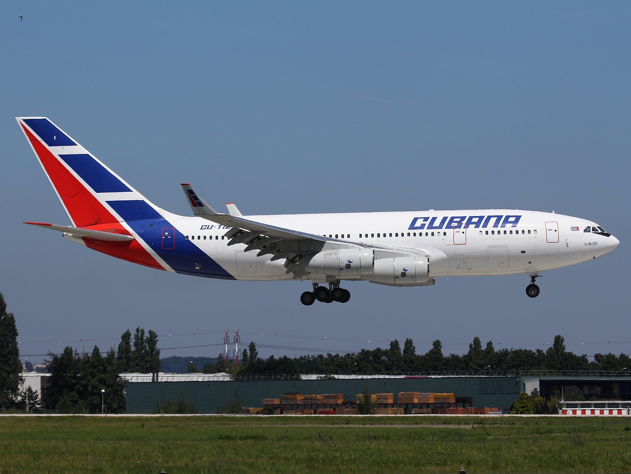 CU-T1251 - Ilyushin Il-96-300 - Cubana - ORY - 26-06-2011
