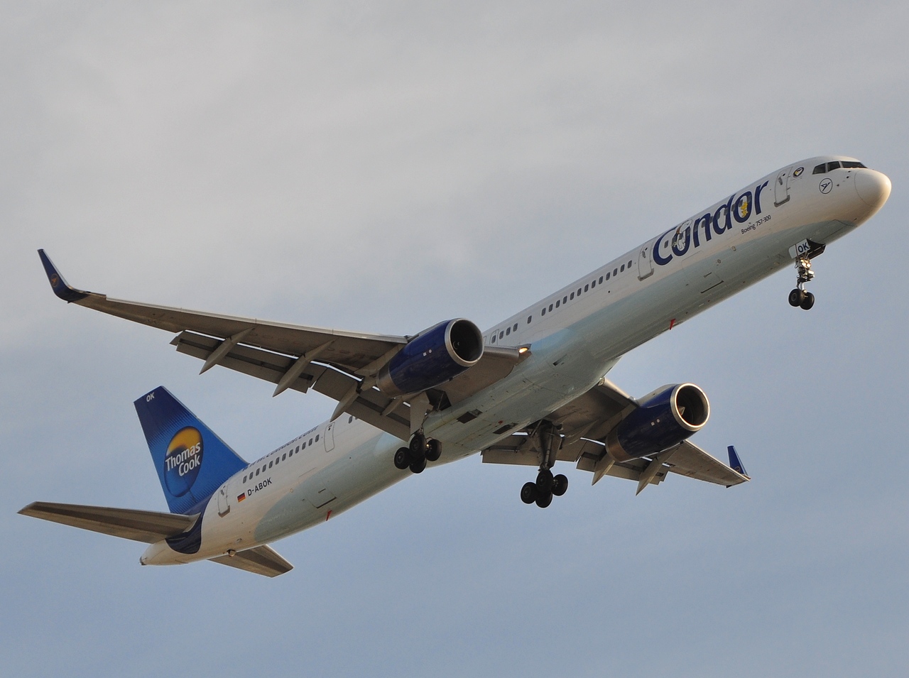 D-ABOK - 757-330(WL) - Condor - DXB - 07-04-2011