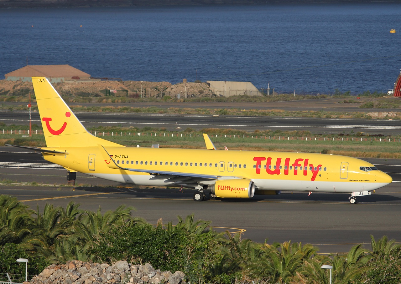 D-ATUA - 737-8K5(WL) - TUIfly - LPA - 18-02-2011b