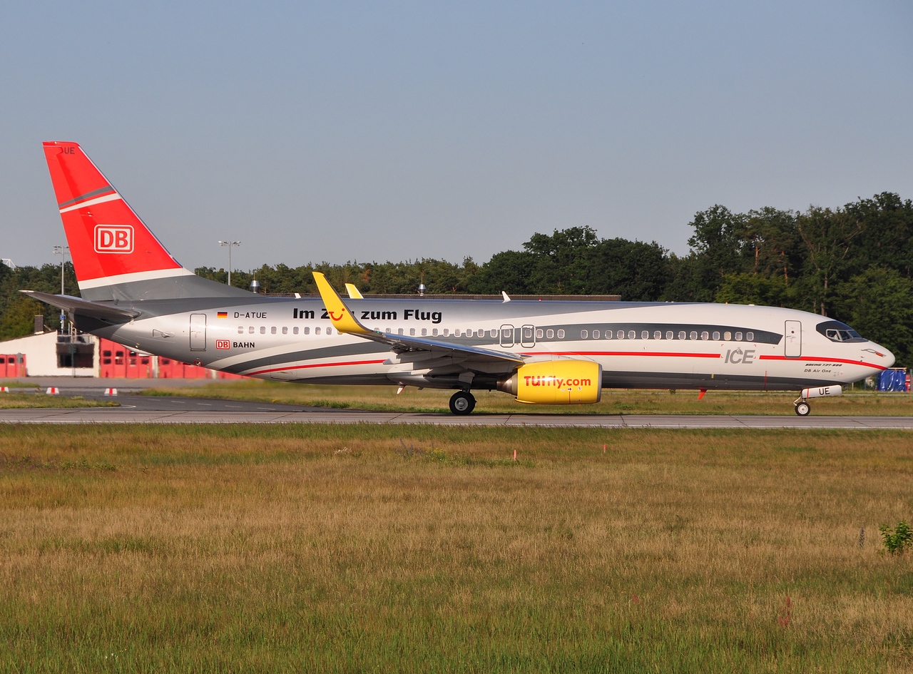 D-ATUE - 737-8K5(WL) - TUIfly - FRA - 27-06-2011