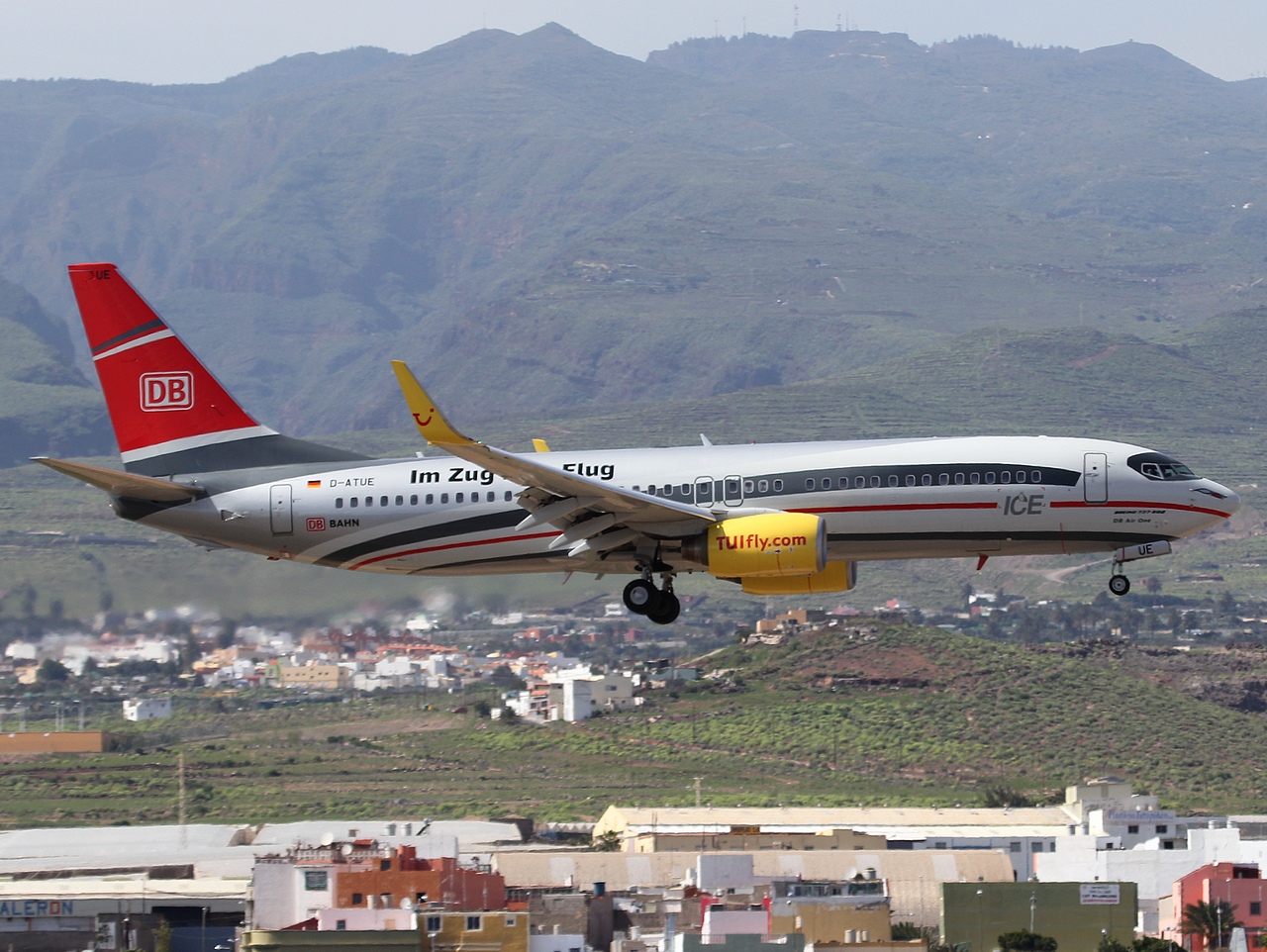 D-ATUE - 737-8K5(WL) - TUIfly - LPA - 19-02-2011
