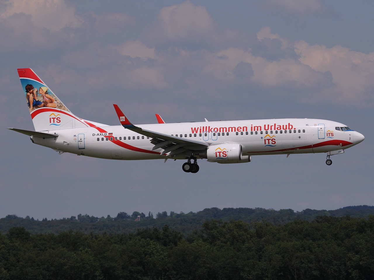 D-AXLD - 737-8FH(WL) - XL Airways Germany - CGN - 12-06-2011