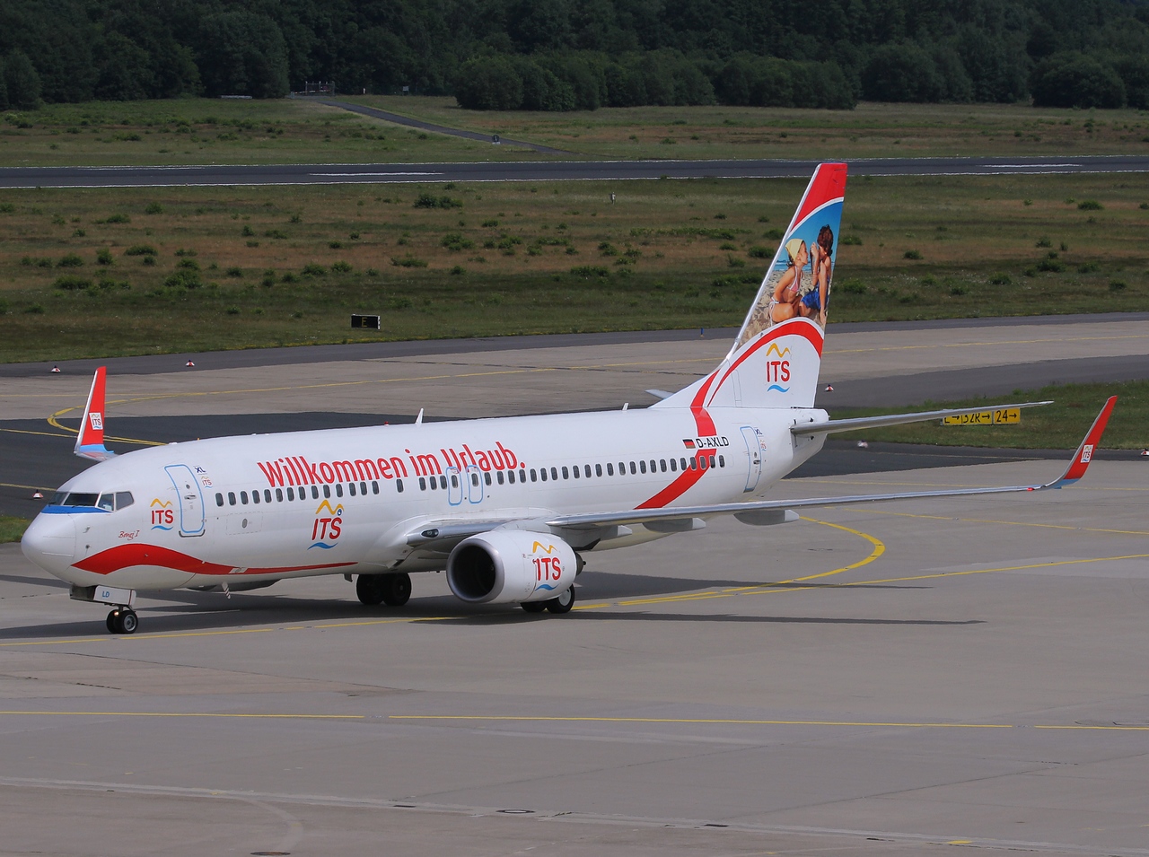 D-AXLD - 737-8FH(WL) - XL Airways Germany - CGN - 12-06-2011b