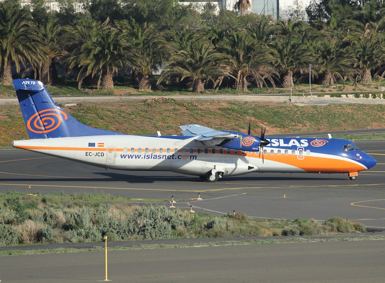 EC-JCD - ATR 72-202 - Islas Airways - LPA - 18-02-2011b