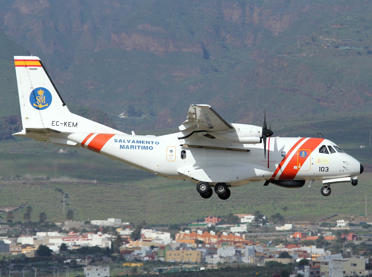 EC-KEM - Airtech_CN235_MPA - Persuader Sociedad Estatal de Salvamento y Seguridad Maritima - LPA - 18-02-2011b