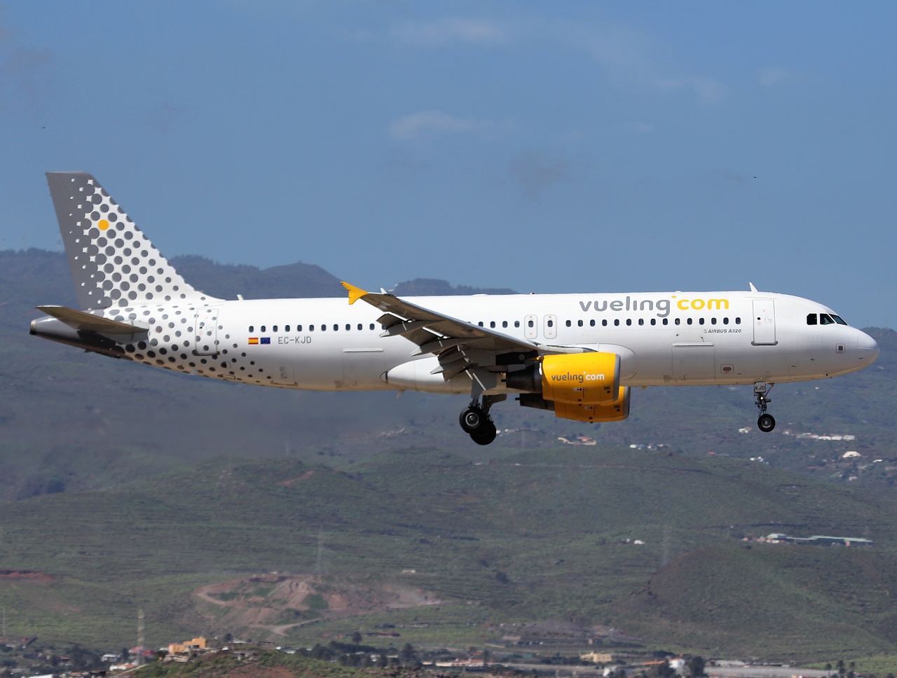 EC-KJD - A320-216 - Vueling - LPA - 18-02-2011