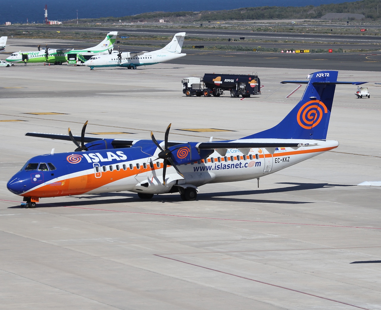 EC-KKZ - ATR 72-212A - Islas Airways - LPA - 17-02-2011