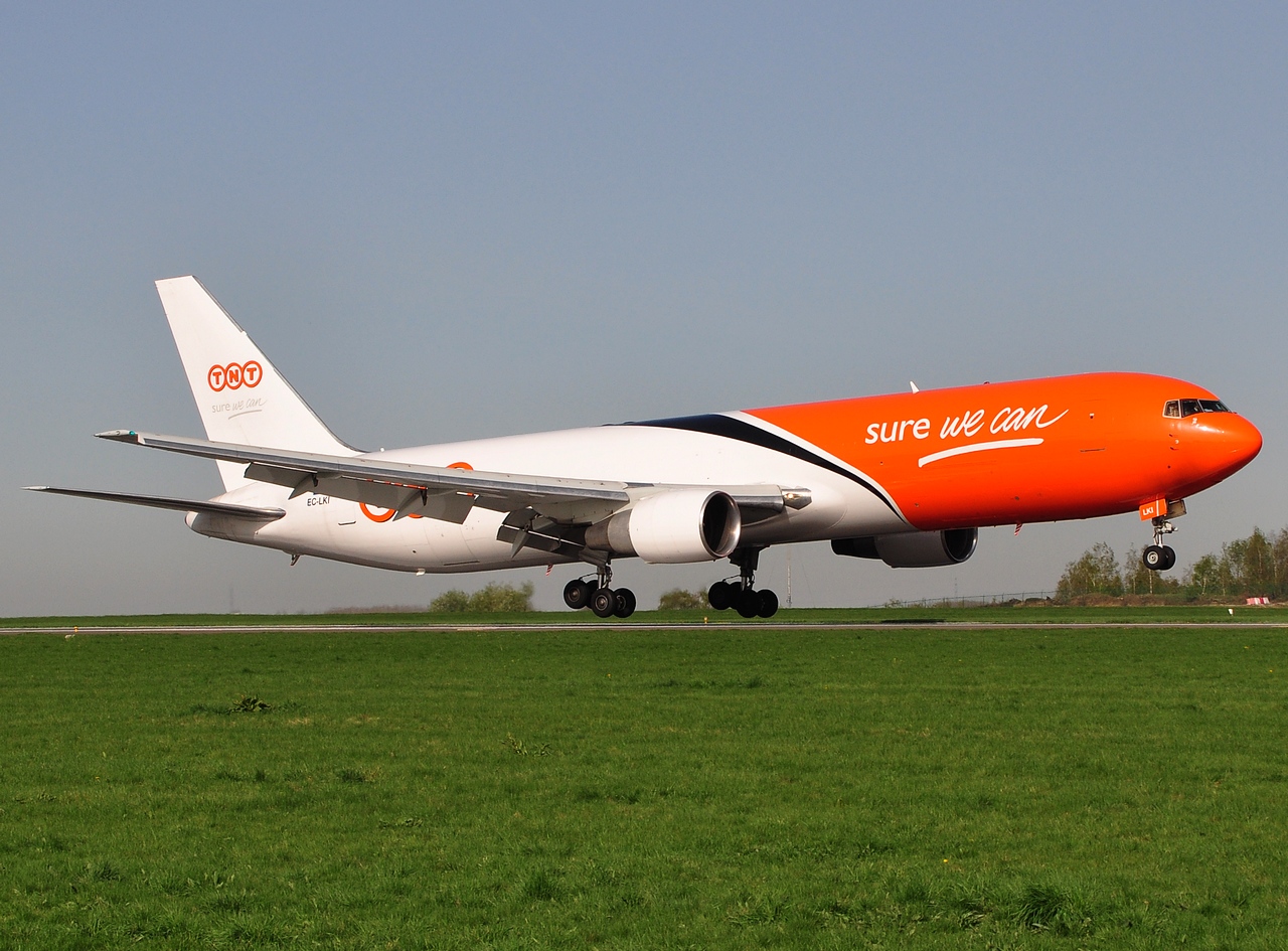EC-LKI - 767-383(ER) - TNT Airways - LGG - 10-04-2011