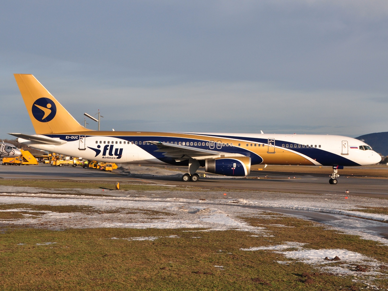 EI-DUC - 757-256(WL) - I-Fly - SZG - 09-01-2011b