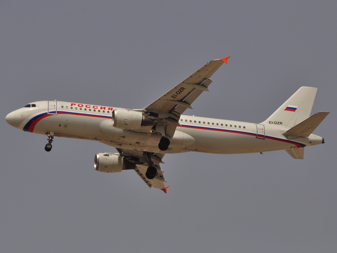 EI-DZR - A320-211 - Rossiya _ Russian Airlines - DXB - 03-04-2011