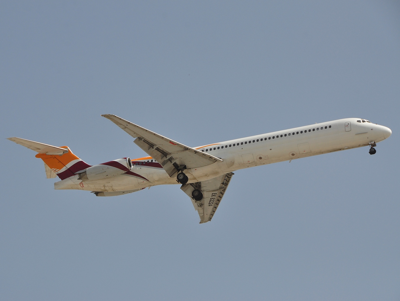 EK-82224 - MD-82 - Kish Air - DXB - 08-04-2011