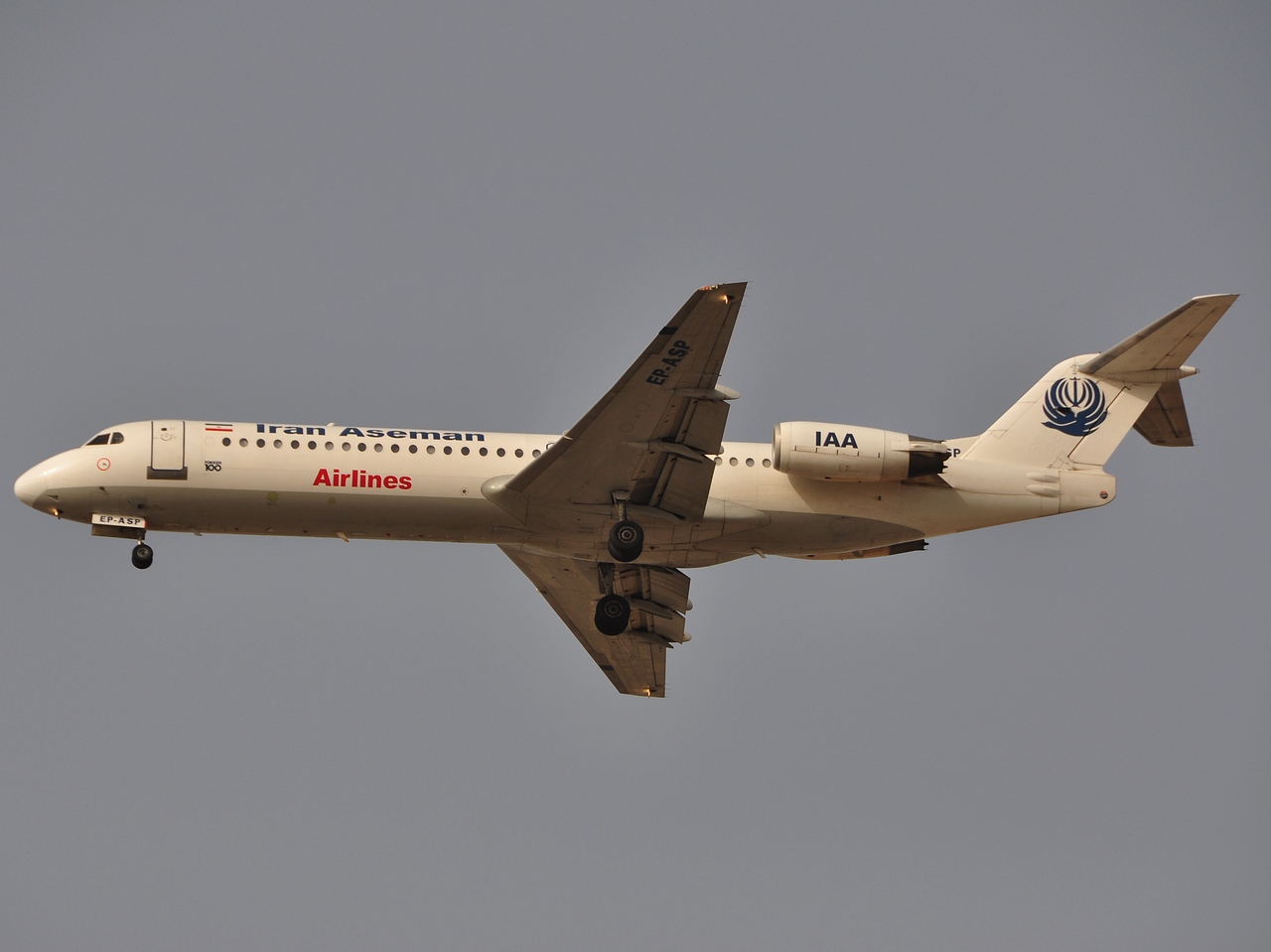 EP-ASP - Fokker 100 - Iran Aseman Airlines - DXB - 03-04-2011