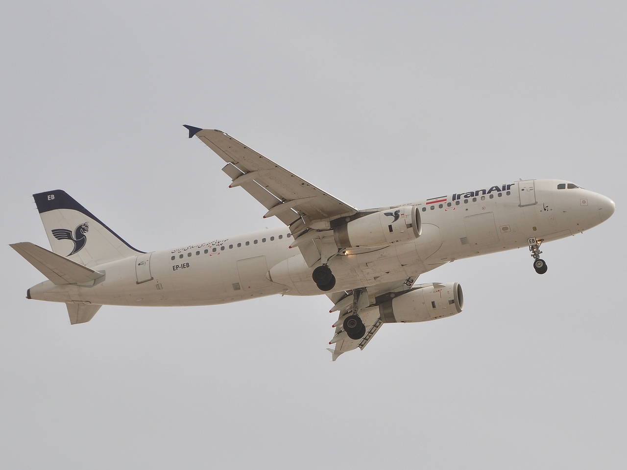 EP-IEB - A320-232 - Iran Air - DXB - 05-07-2011