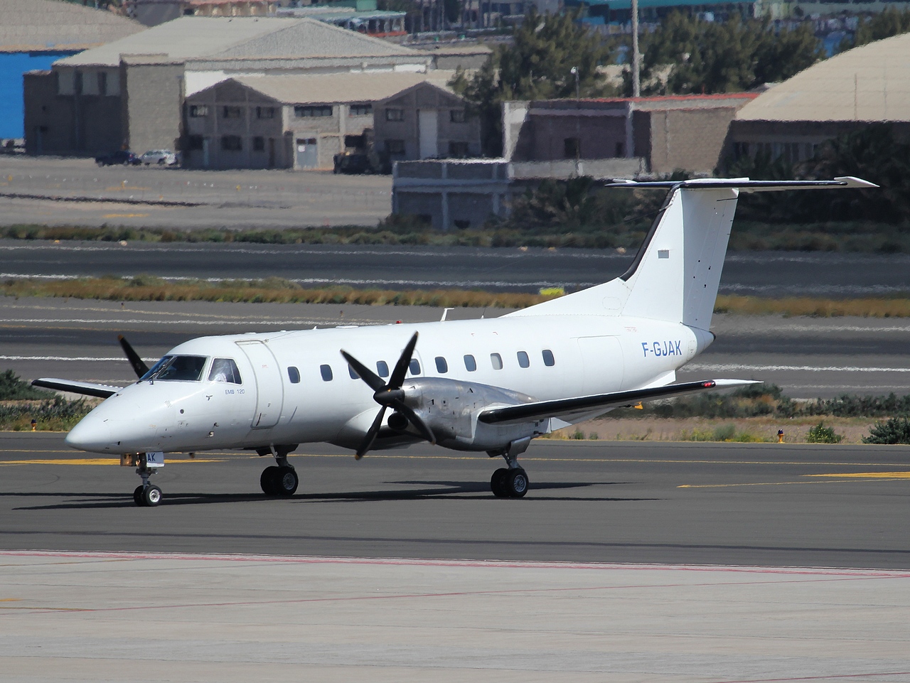 F-GJAK - EMB-120RT - Regional - LPA - 17-02-2011