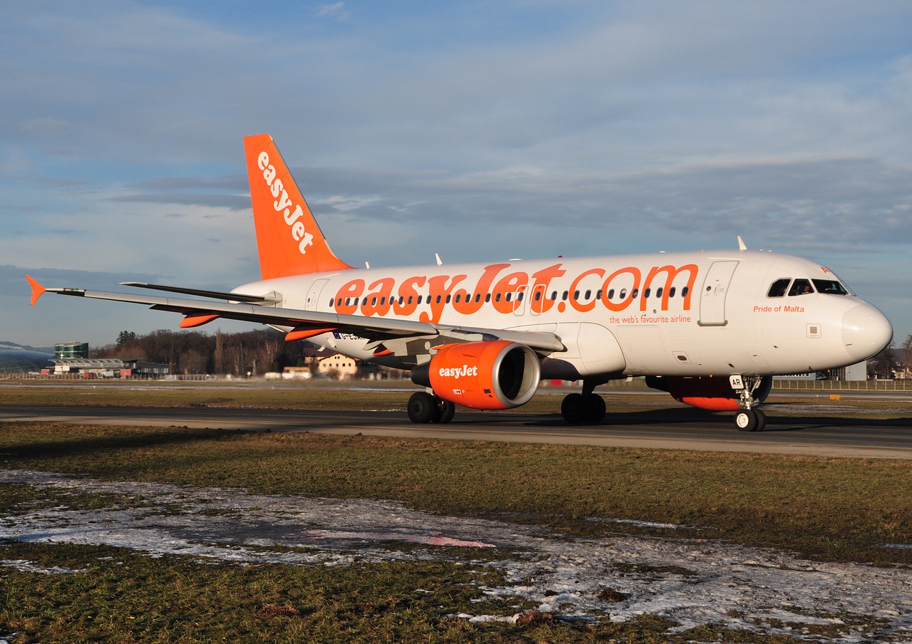 G-EJAR - A319-111 - easyJet - SZG - 08-01-2011b