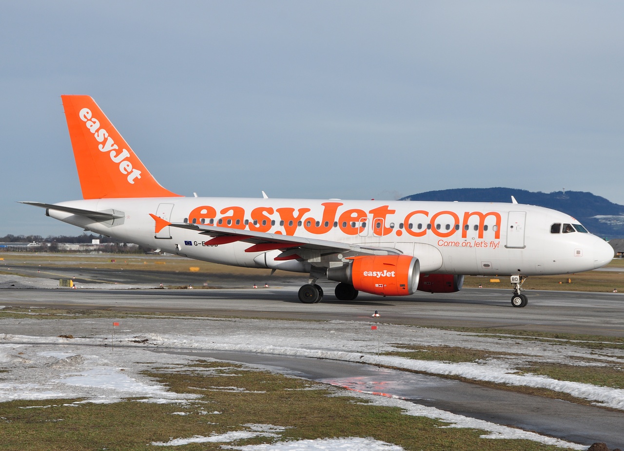 G-EZBD - A319-111 - easyJet - SZG - 09-01-2011