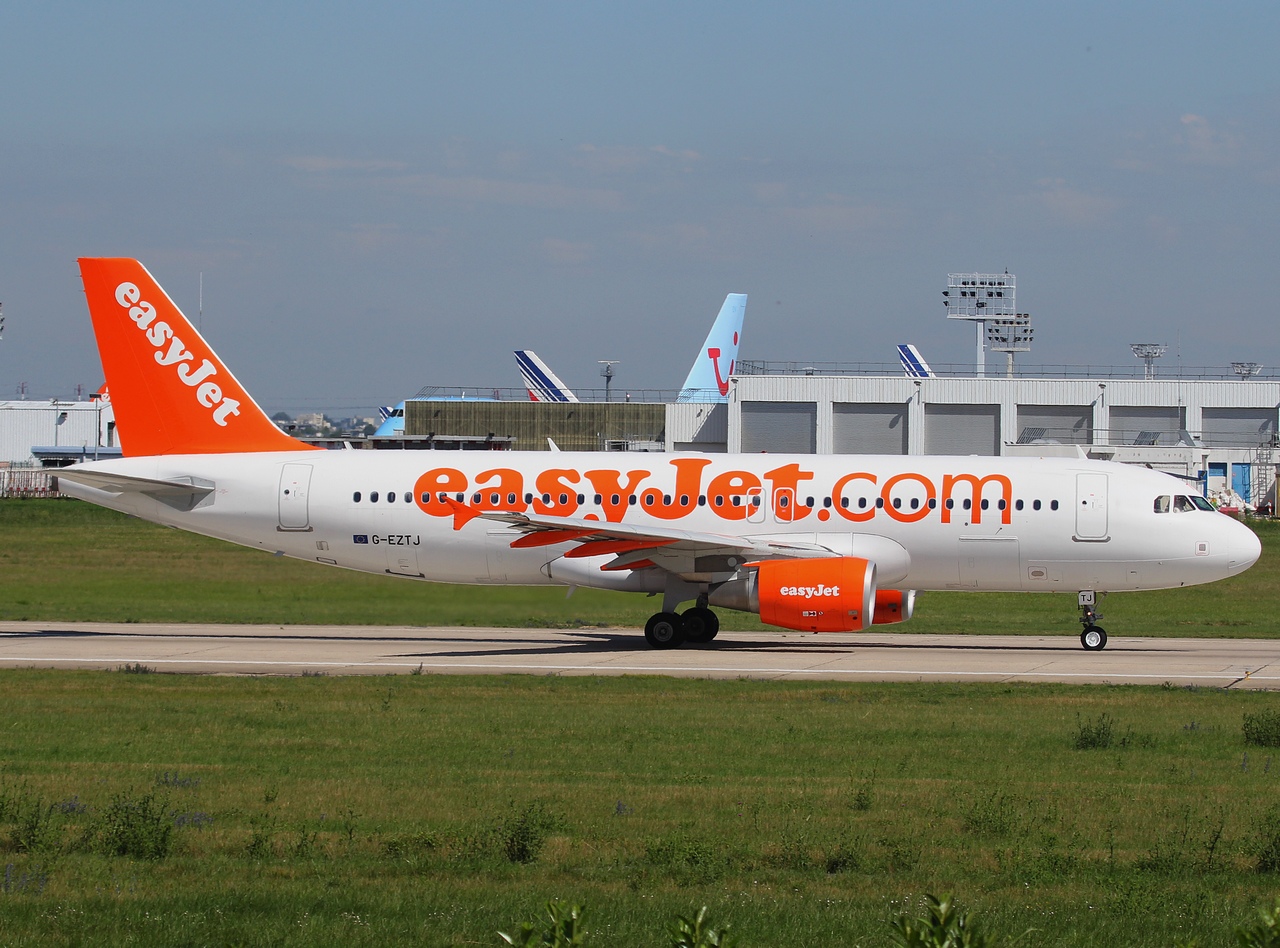 G-EZTJ - A320-214 - easyJet - ORY - 26-06-2011