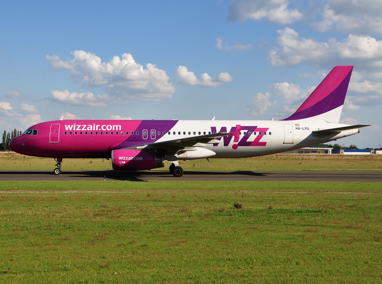 HA-LPU - A320-232 - Wizz Air - CRL - 01-07-2011