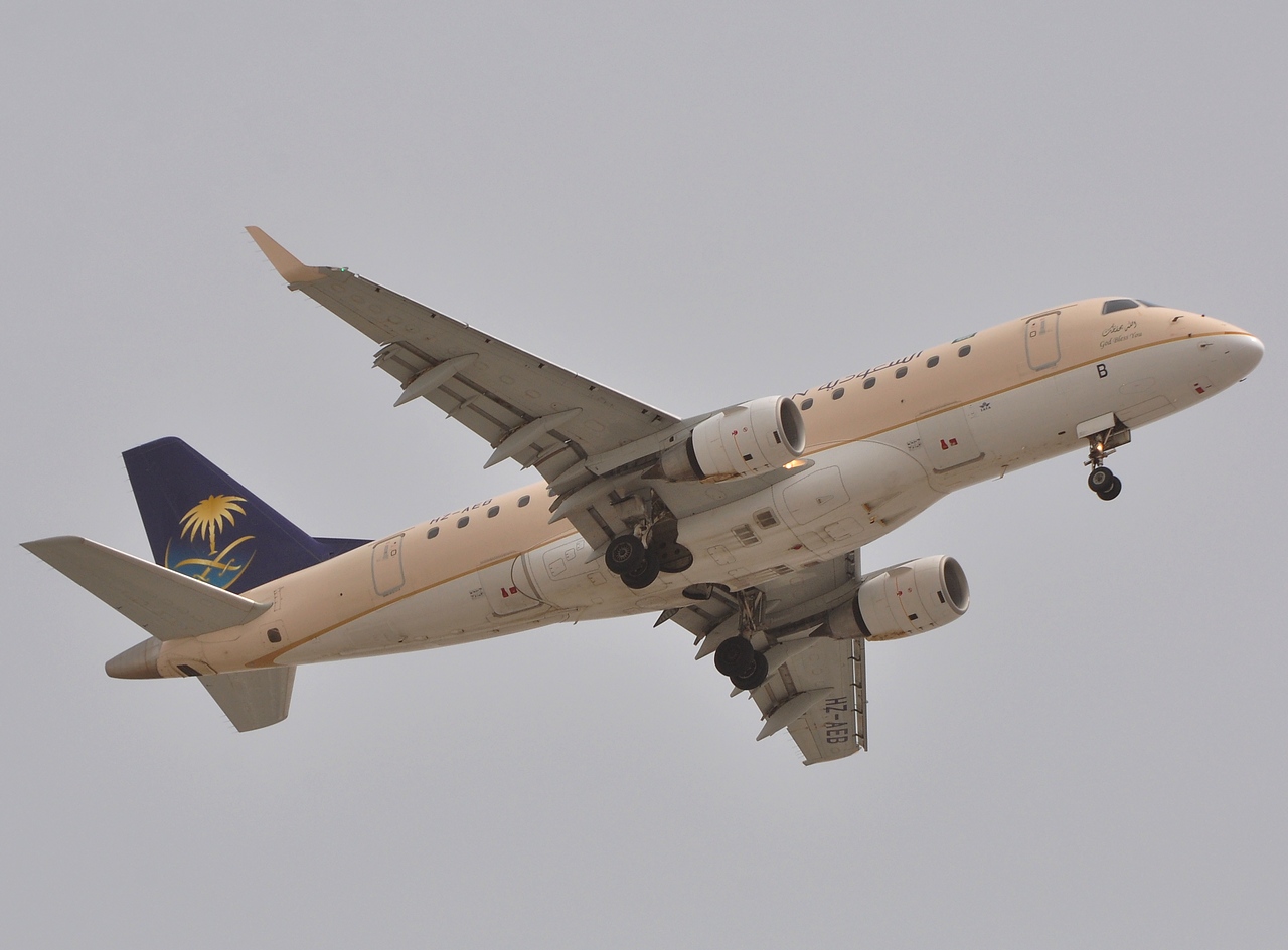 HZ-AEB - ERJ-170LR (ERJ-170-100 LR) - Saudi Arabian Airlines - DXB - 05-04-2011