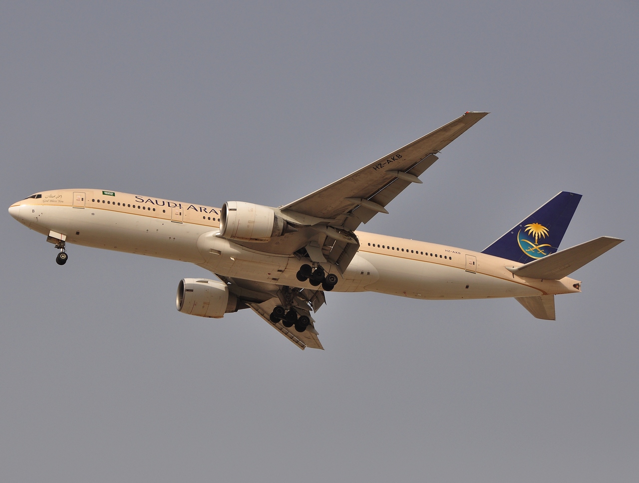 HZ-AKB - 777-268(ER) - Saudi Arabian Airlines - DXB - 03-04-2011