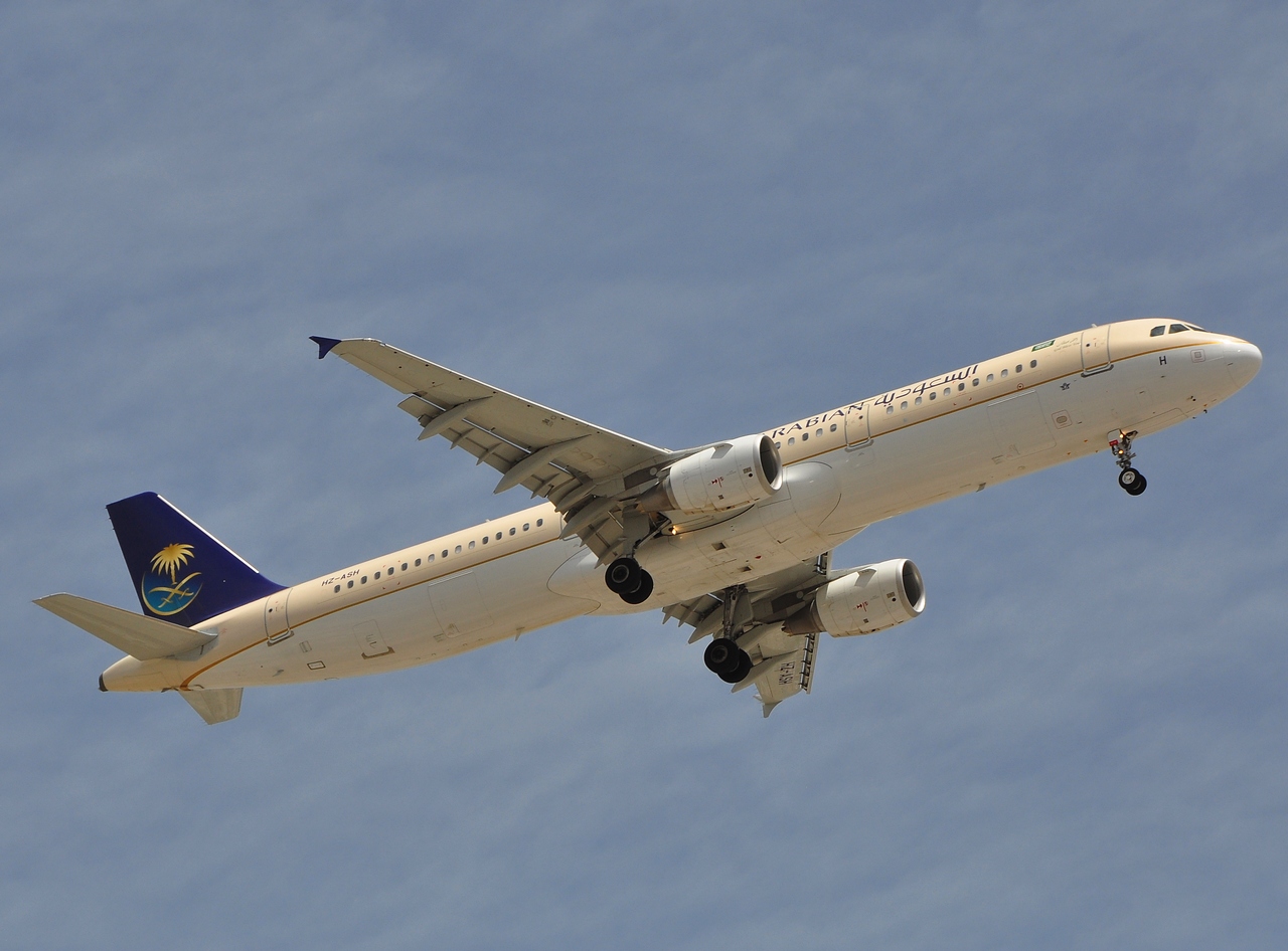 HZ-ASH - A321-211 - Saudi Arabian Airlines - DXB - 07-04-2011