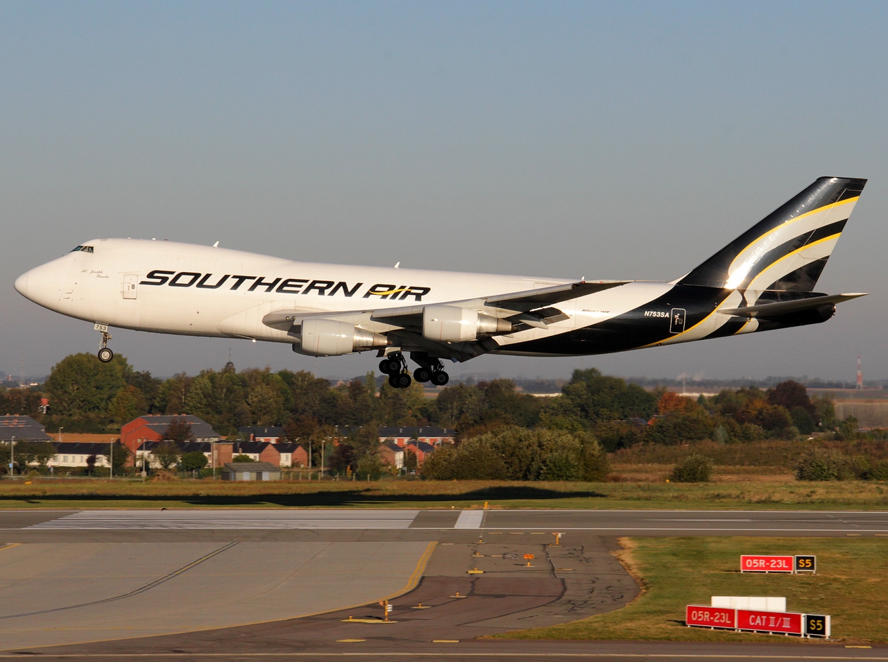 N753SA - 747-228F - Southern Air - LGG - 16-10-2011