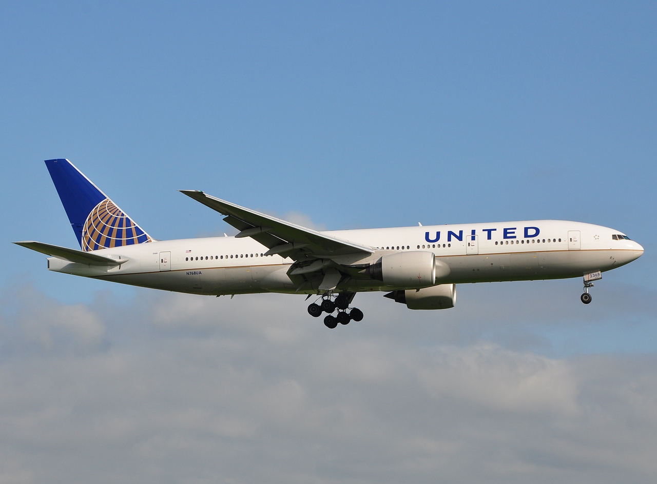 N768UA - 777-222 - United Airlines - AMS - 04-04-2011